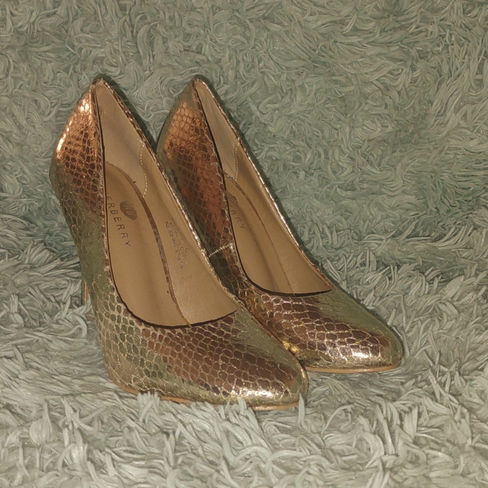 Size 6 Riverberry gold heels